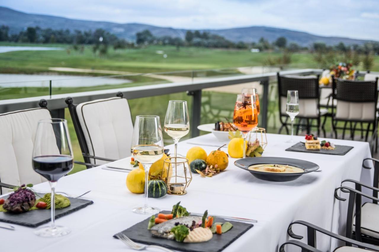 Theodora Golf Club Hotel Alba Iulia Eksteriør billede